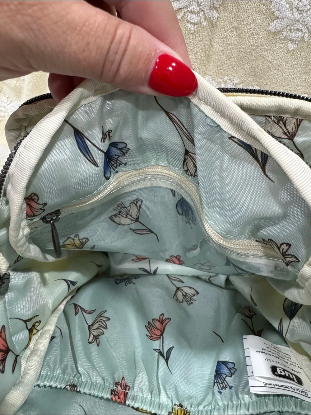 LUG Floral Hummingbird Quilted Crossbody Bag in Cream—EUC